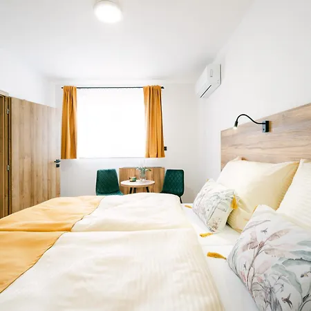 게스트하우스 U Zlatej Vcely 3*